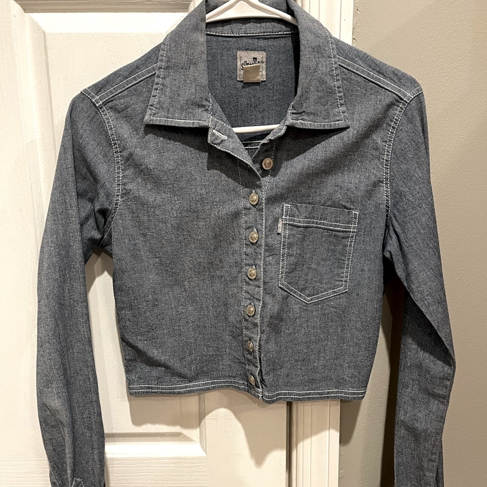 Levi shirt/jacket - Like New
Size L but fits more like a S / M
Has stretch